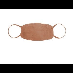 Skims face mask in Siena